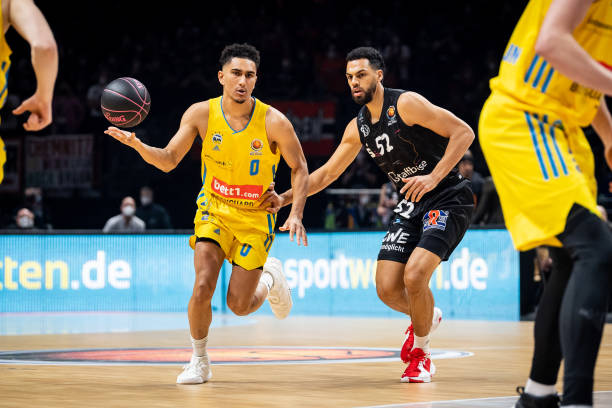 由本地业余 由本地业余