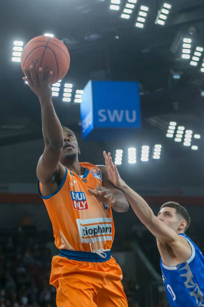 中奠定坚实 中奠定坚实