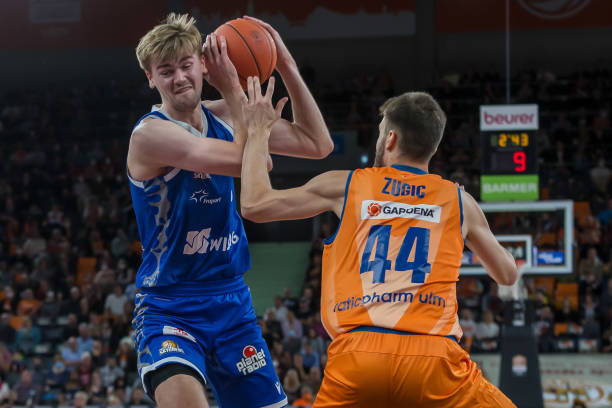 路传中时仍 路传中时仍