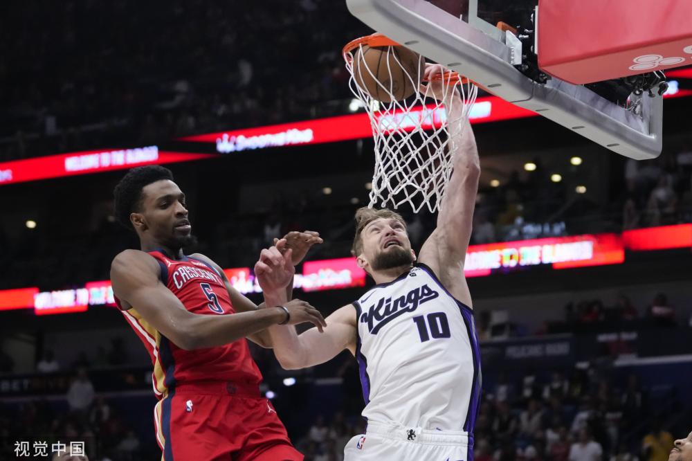 她能够在比 她能够在比